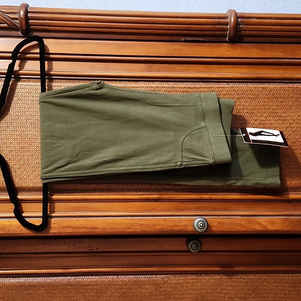 NWT Shape your Curve Green Leggings